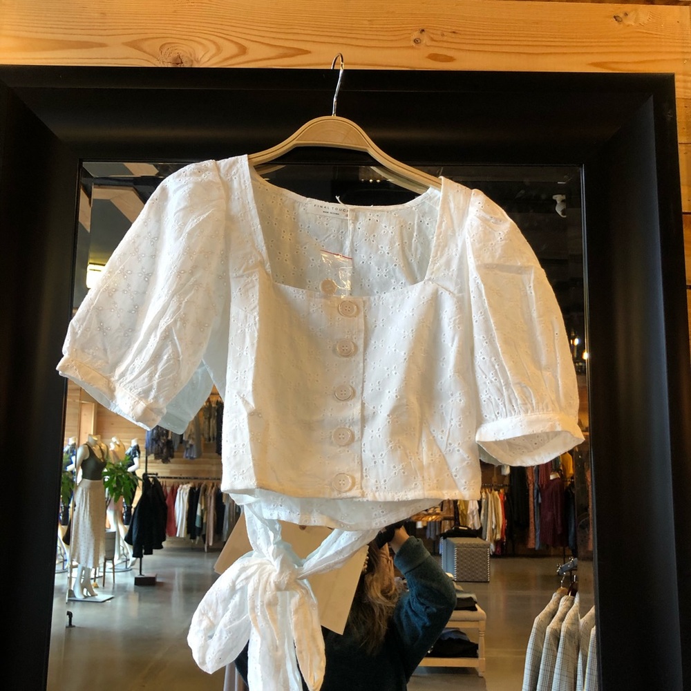 Off white button down crop blouse 👚